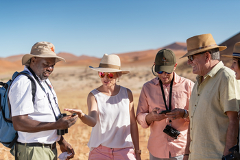 Hoodia Desert Lodge: Gäste mit ihrem Guide