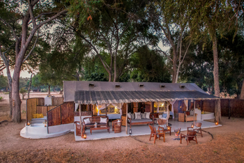 Old Mondoro Camp: Familienzelt