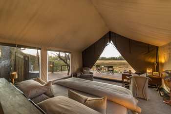 Little Machaba Camp: Doppelbett und Sessel