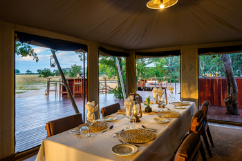 Muddy Teak Camp: Esstisch im Essbereich