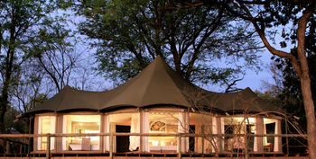 Nambwa Tented Lodge: Erleuchtetes Gästezelt