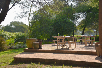 Siringit Villa: Bistro