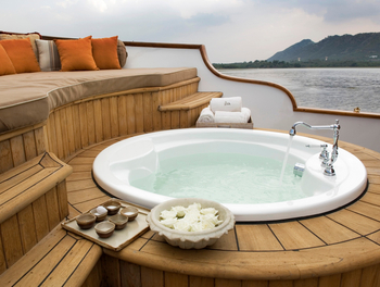Taj Lake Palace: Jacuzzi