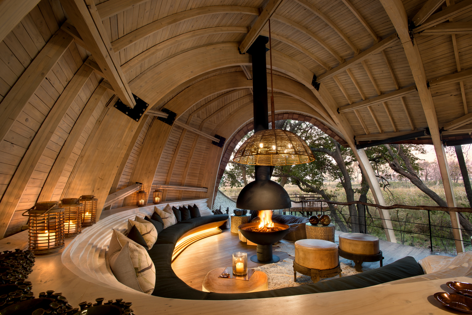 andBeyond Sandibe Okavango Safari Lodge andBeyond Sandibe Okavango Safari Lodge: Kamin