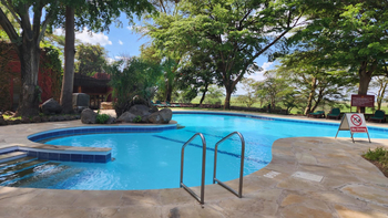 Amboseli Serena Safari Lodge: Geheizter Pool