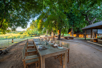 Bumbusi Wilderness Camp: Lunch im Freien