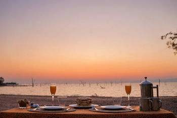 Changa Safari Camp: Orangensaft zum Sonnenaufgang