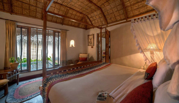 Evolve Back Kuruba Safari Lodge: Safari Hut Bedroom