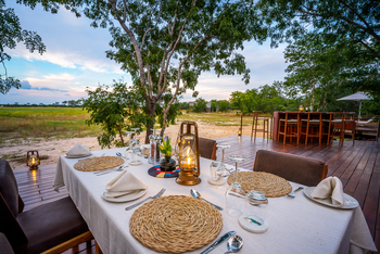 Muddy Teak Camp: Essbereich außen