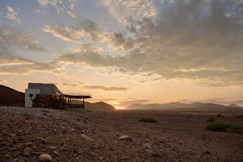 Sanctuary Okahirongo Elephant Lodge: Sonnenaufgang am Horizont