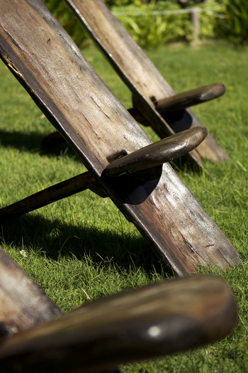 Thamalakane River Lodge: Rustikale Stühle