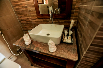 Adere Safari Lodge: Waschtisch