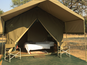 Camp Mana: Exterior Zelt