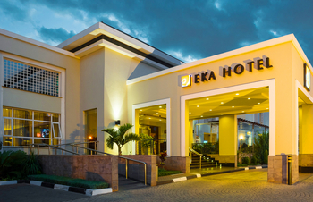Eka Hotel: Vorfahrt