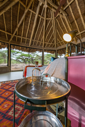 Koros Camp: Wasser am Bett