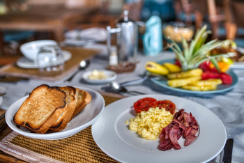 Mbali Mbali Mahale Lodge: Frühstück