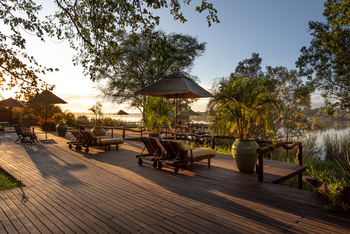 Mukwa River Lodge: Liegestühle