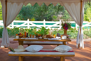 Sujan The Serai: Mittagessen im Garten