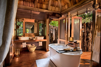 andBeyond Lake Manyara Tree Lodge: Gästebad