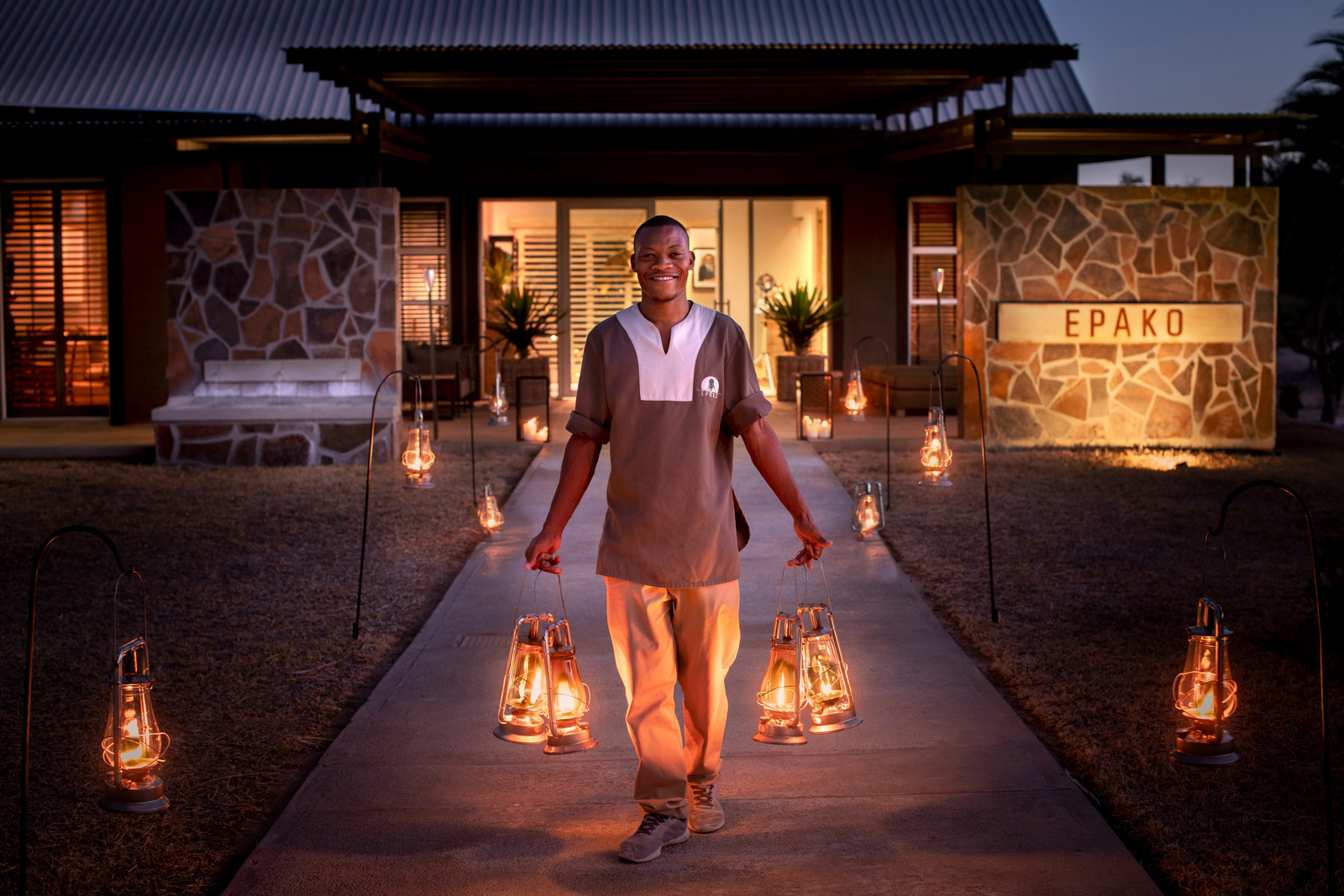 Epako Safari Lodge Epako Safari Lodge: Eingang der Lodge