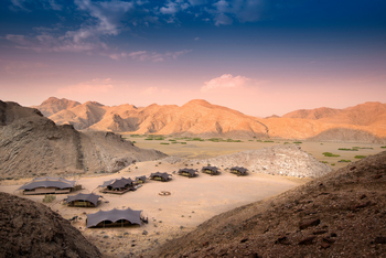 Hoanib Valley Camp Hoanib Valley Camp: Lage zwischen kleinen Bergen