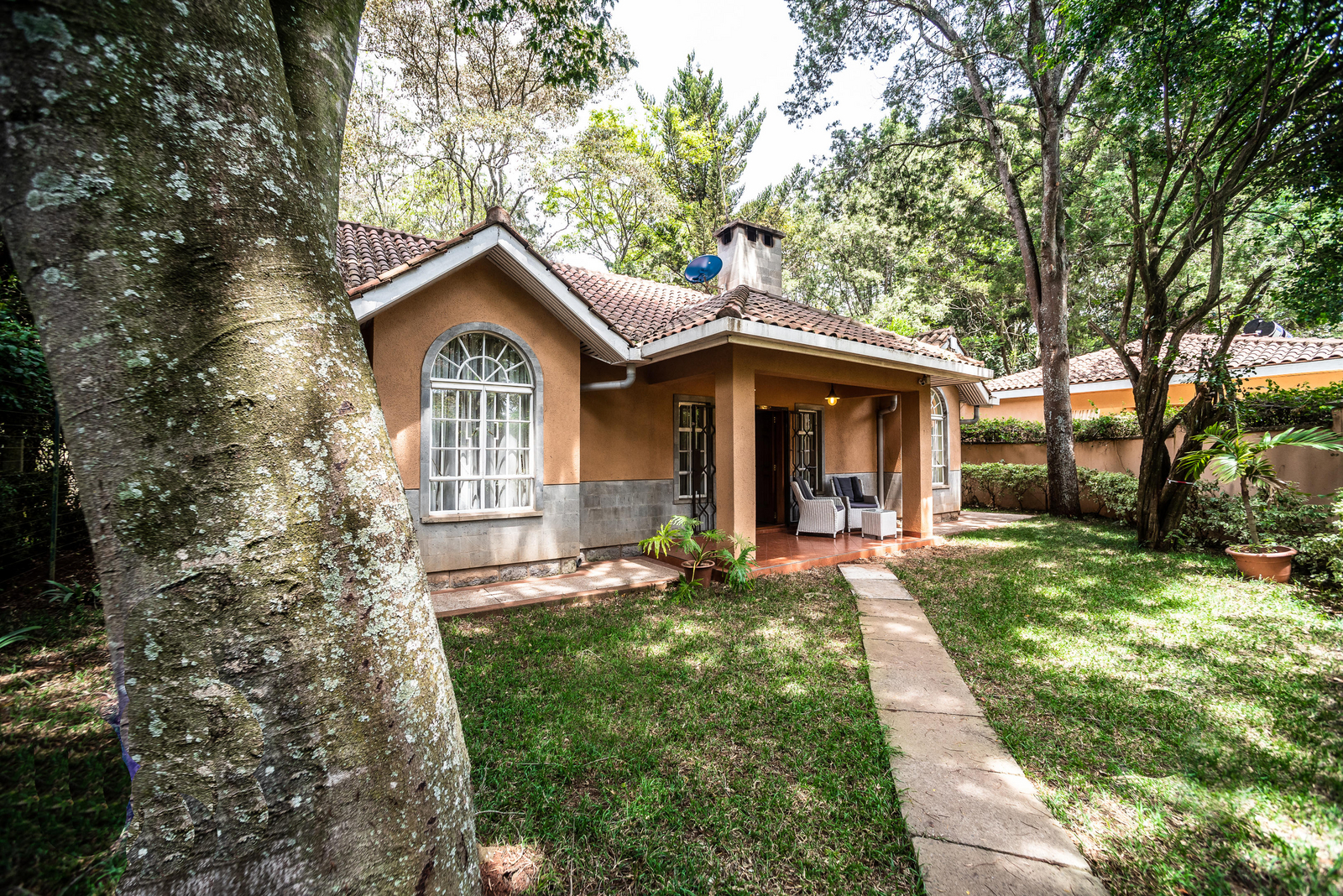 House of Waine House of Waine: Poolside Cottage
