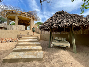 Kichaka Zumbua Camp: Aufgang zur Bar