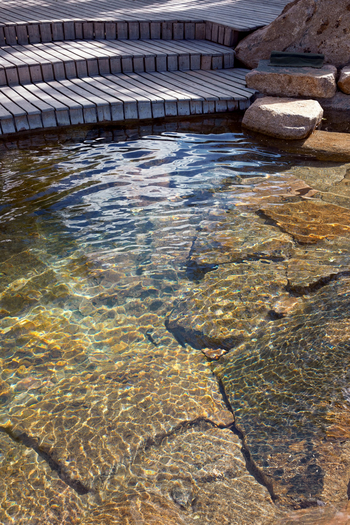 Laba Jongomero: Wasserbecken Nahaufnahme