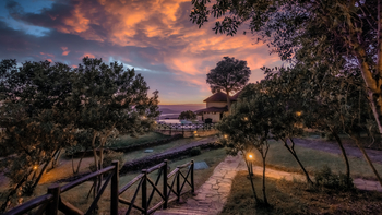 Lake Nakuru Sopa Lodge Lake Nakuru Sopa Lodge: Sonnenaufgang über dem Areal