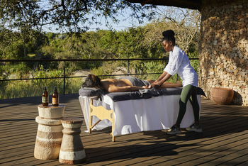 Legendary Mwiba Lodge: Outdoor Massage