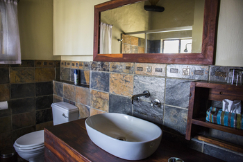 Namushasha River Lodge: Waschtisch