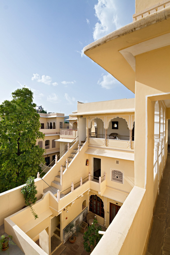 Samode Haveli: Hof und Treppen