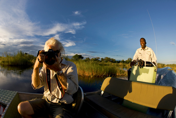 Selinda Camp: Dereck Joubert hinter Kamera