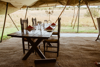 Speke's Camp: Esstisch