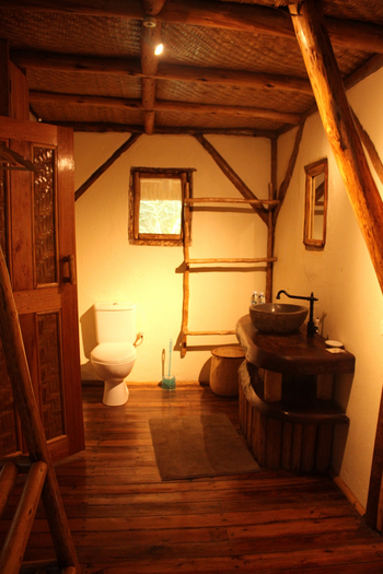 Enjojo Lodge: Gästebad