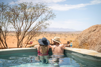 Onduli Enclave: Pool