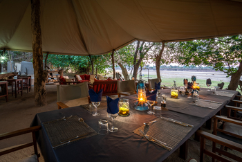 Tena Tena Camp Tena Tena Camp: Esstisch