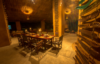 Track and Trail River Camp Track and Trail River Camp: Esstisch