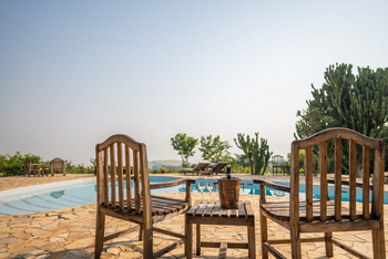 Volcanoes Kyambura Gorge Lodge: Am Pool