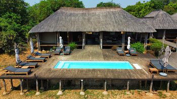 Chikunto Safari Lodge Chikunto Safari Lodge: Pool und Lounge