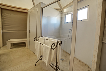 Desert Hills Glamping: Im Gästebad