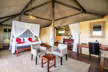 Eagle Tented Lodge: Im Gästezimmer