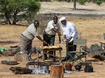 Jozibanini Camp Jozibanini Camp: Frühstück draußen