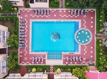 Jungle Vilas: Tigermosaik im Pool