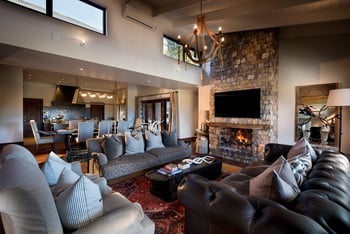 Kwandwe Fort House: Lounge and Dining Room