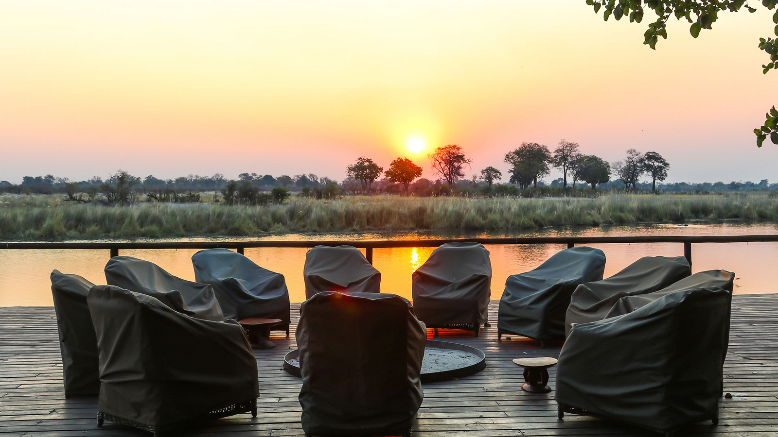 Lianshulu Lodge Lianshulu Lodge: Flussdeck