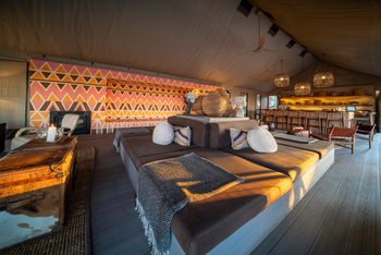 Linkwasha Camp Linkwasha Camp: Wandteppich in der Lounge