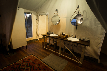 Little Machaba Camp: Doppelwaschtisch