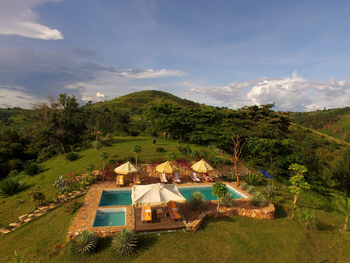 Papaya Lake Lodge: Pool-Scape