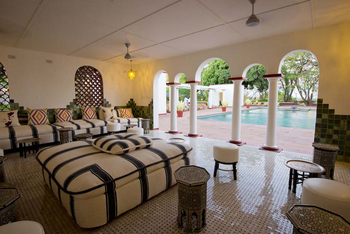 Victoria Falls Hotel: Pool Lounge